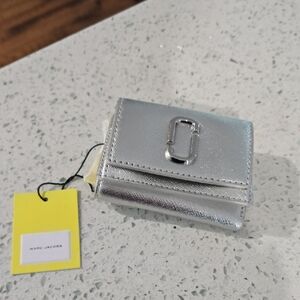 Marc Jacobs Mwttalic Silver Wallet